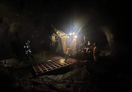 Una maniobra de alta precisión logró el montaje completo del sistema en tiempo récord, garantizando seguridad y continuidad operativa.